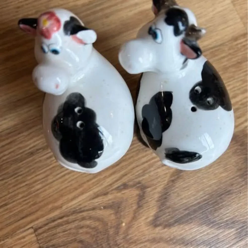 Vintage Cow Salt and Pepper Shaker Set